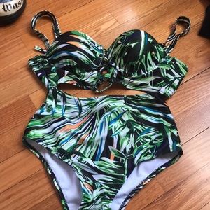 Small new swim suit